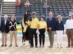 Herwart von der Decken Show awards Hannover’s First Ladies
